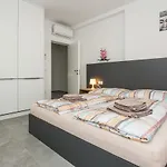 Apartamento Family-friendly With Swimming Pool - 18522 *