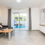 Family-friendly With Swimming Pool - 18522 Apartamento
