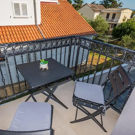 Apartment Family-friendly With Swimming Pool - 18522 Vir