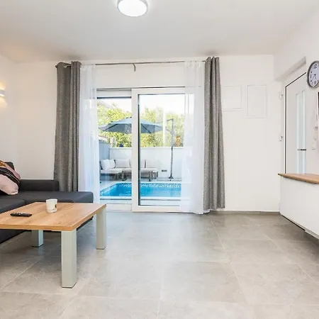 Family-friendly With Swimming Pool - 18522 Apartment