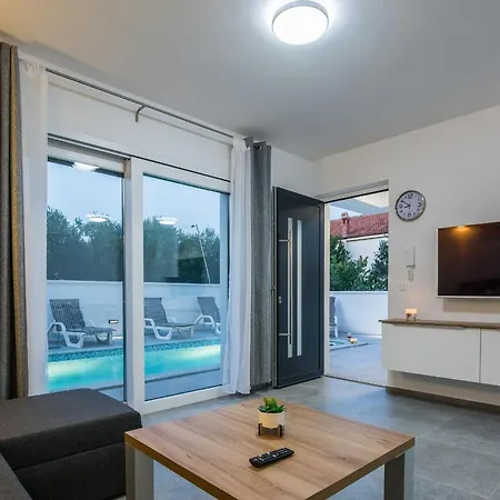 Family-friendly With Swimming Pool - 18522 Apartment *
