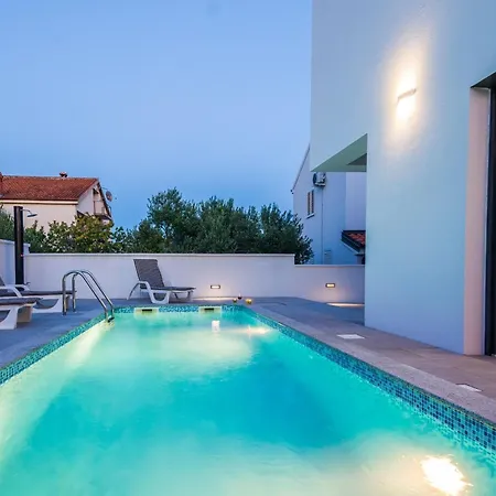 Daire Family-friendly With Swimming Pool - 18522