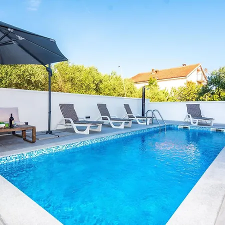 Daire Family-friendly With Swimming Pool - 18522 Vir