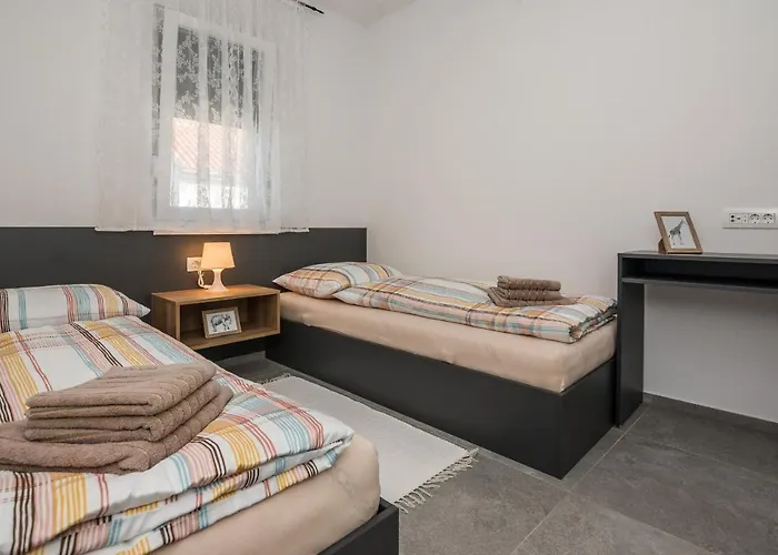 Family-friendly With Swimming Pool - 18522 Apartment *