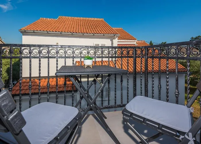 Family-friendly With Swimming Pool - 18522 Daire Vir