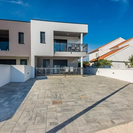 Family Friendly With A Swimming Pool - 18522 Vir