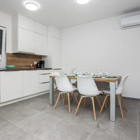Appartamento Family-friendly With Swimming Pool - 18522 *