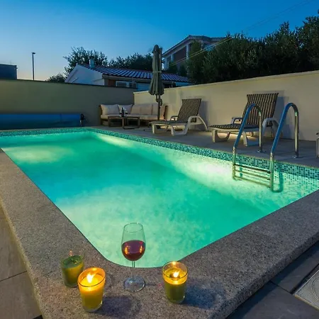 Family Friendly With A Swimming Pool - 18522 Apartment Vir