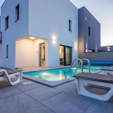 Family-friendly With Swimming Pool - 18522