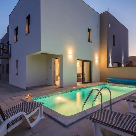Apartment Family Friendly With A Swimming Pool - 18522 *