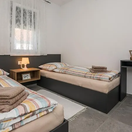 Family-friendly With Swimming Pool - 18522 Appartamento *