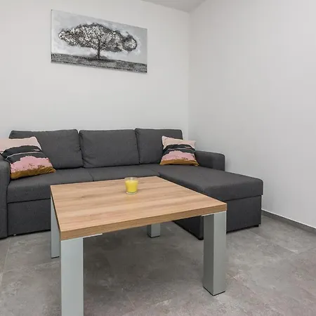 Family-friendly With Swimming Pool - 18522 Apartment