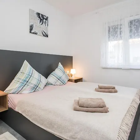 Family-friendly With Swimming Pool - 18522 Vir