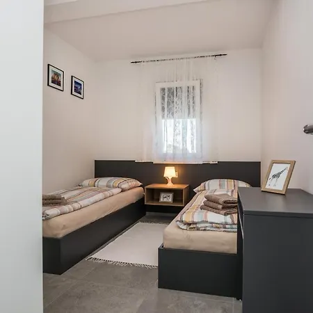 Family-friendly With Swimming Pool - 18522 Vir
