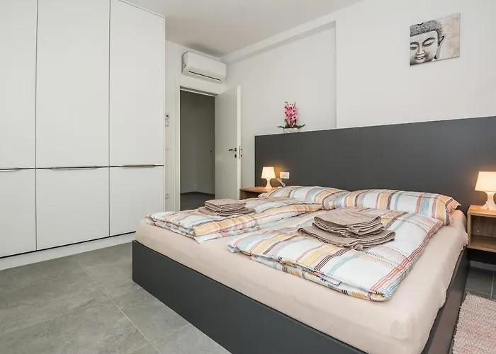 Apartmán Family-friendly With Swimming Pool - 18522 *